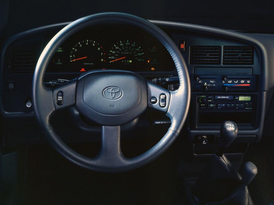 Панель приборов Toyota 4Runner 5-Door 1992 года  (NA) (фото 18 из 18)